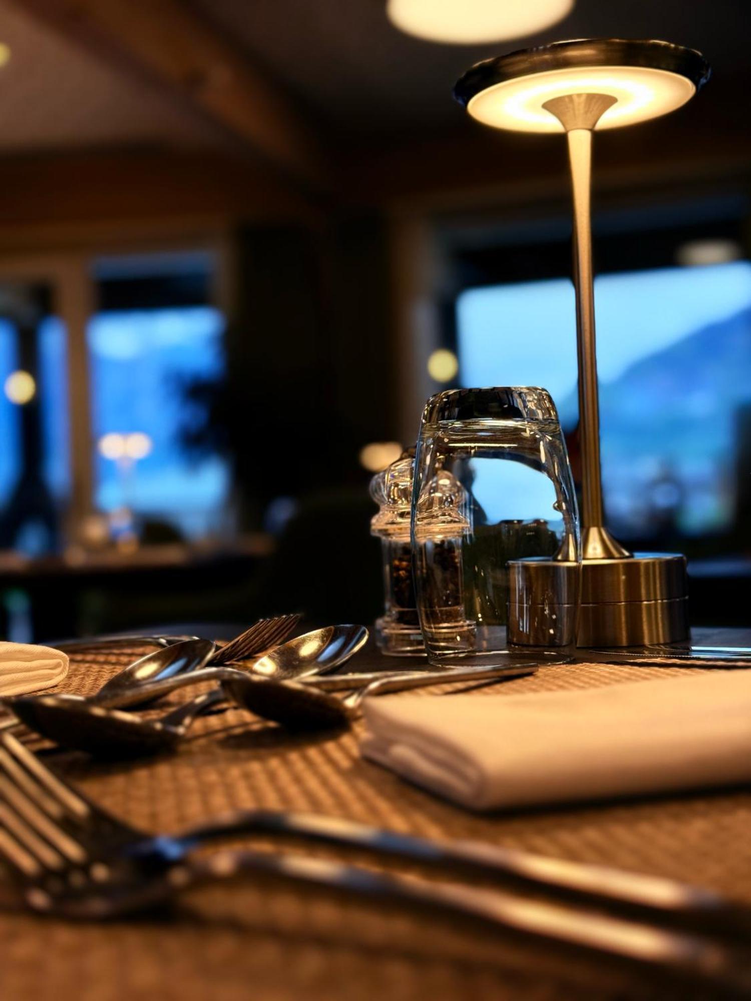 Collombey-Muraz Alp Art Hotel Monthey מראה חיצוני תמונה